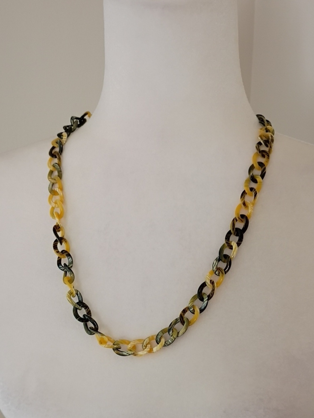 Tory Burch Resin Tortoiseshell Linked Necklace